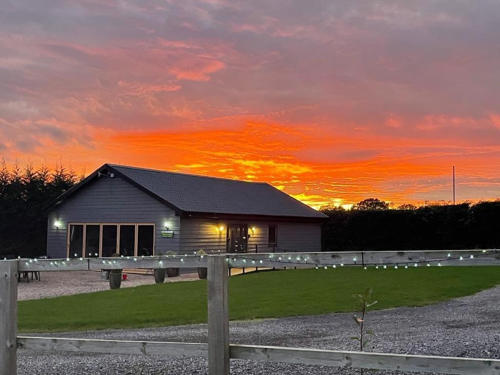 King Richard'S Luxury Lodge - Sleeps Up To 8 ,Dog Friendly ,Near Sherwood Forest At Fairview Farm In Nottingham Set In 88 Acres And Great For Groups,Family Gatherings,Corporate Events מראה חיצוני תמונה