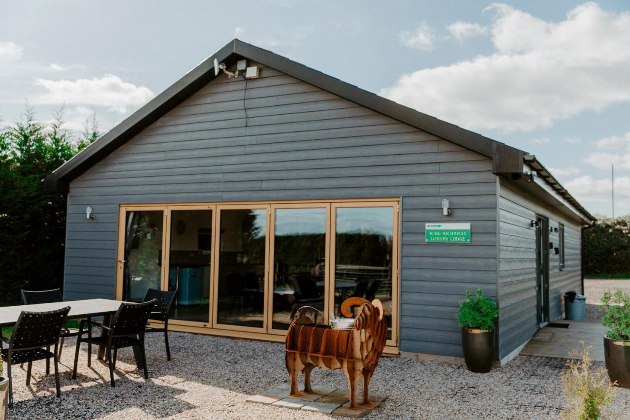 King Richard'S Luxury Lodge - Sleeps Up To 8 ,Dog Friendly ,Near Sherwood Forest At Fairview Farm In Nottingham Set In 88 Acres And Great For Groups,Family Gatherings,Corporate Events מראה חיצוני תמונה